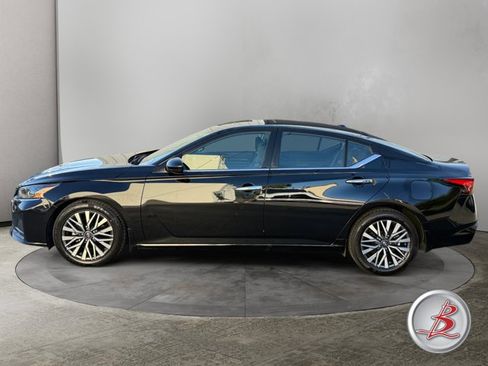 Used 2024 Nissan Altima 2.5 SV w/ SV Premium Package FWD image 4