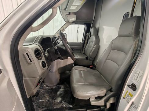 Used 2016 Ford E-350 and Econoline 350 Super Duty w/ Power Windows & Locks Group image 41