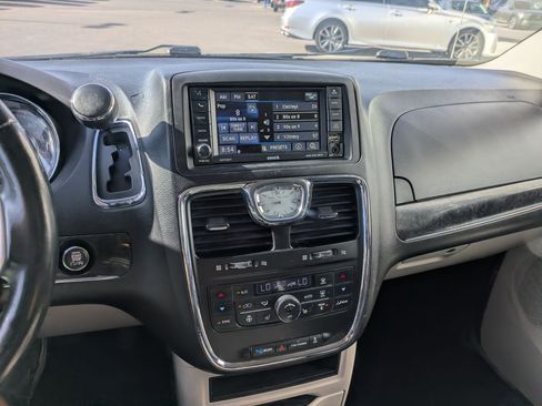 Used 2015 Chrysler Town & Country Touring w/ Driver Convenience Group FWD image 26