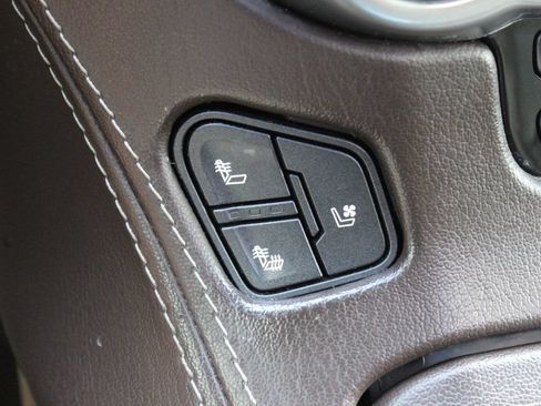 Used 2018 Chevrolet Tahoe Premier AWD/4WD image 18