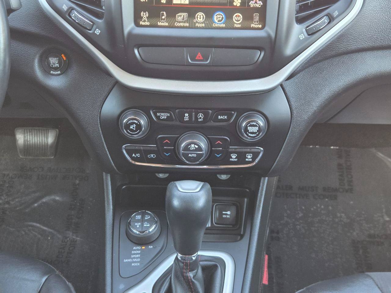 Used 2016 Jeep Cherokee Trailhawk w/ Comfort/Convenience Group AWD/4WD image 24