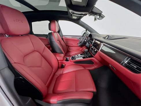 New 2026 Porsche Macan GTS image 30