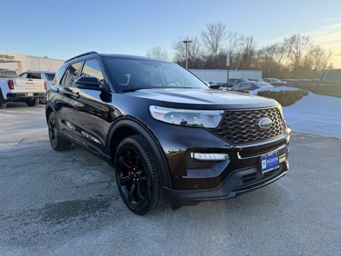 Used 2023 Ford Explorer ST w/ Technology Package image 9