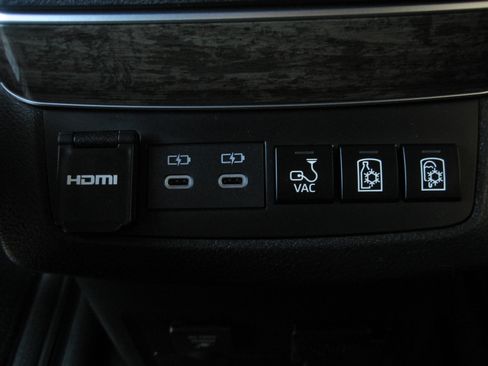 Used 2025 Toyota Sienna Platinum image 24