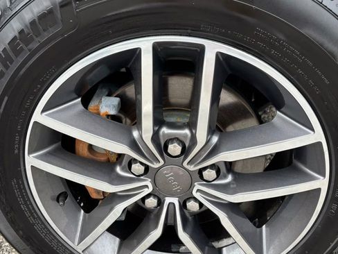 Used 2019 Jeep Grand Cherokee Limited AWD/4WD image 26