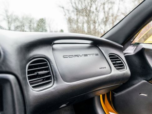 Used 2001 Chevrolet Corvette Convertible w/ Preferred Equipment Group2 image 33