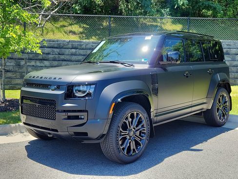 New 2026 Land Rover Defender 110 OCTA AWD/4WD image 1
