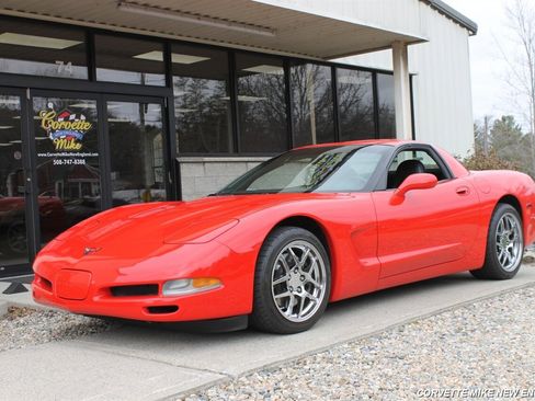 Used 1999 Chevrolet Corvette Coupe image 1