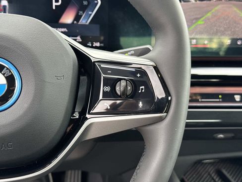 Used 2025 BMW i5 eDrive40i w/ Premium Package image 31