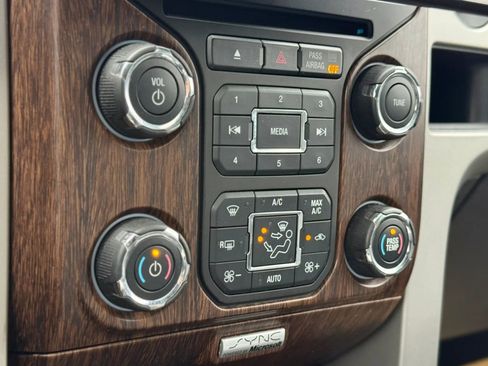 Used 2013 Ford F150 Lariat w/ Luxury Equipment Group image 12