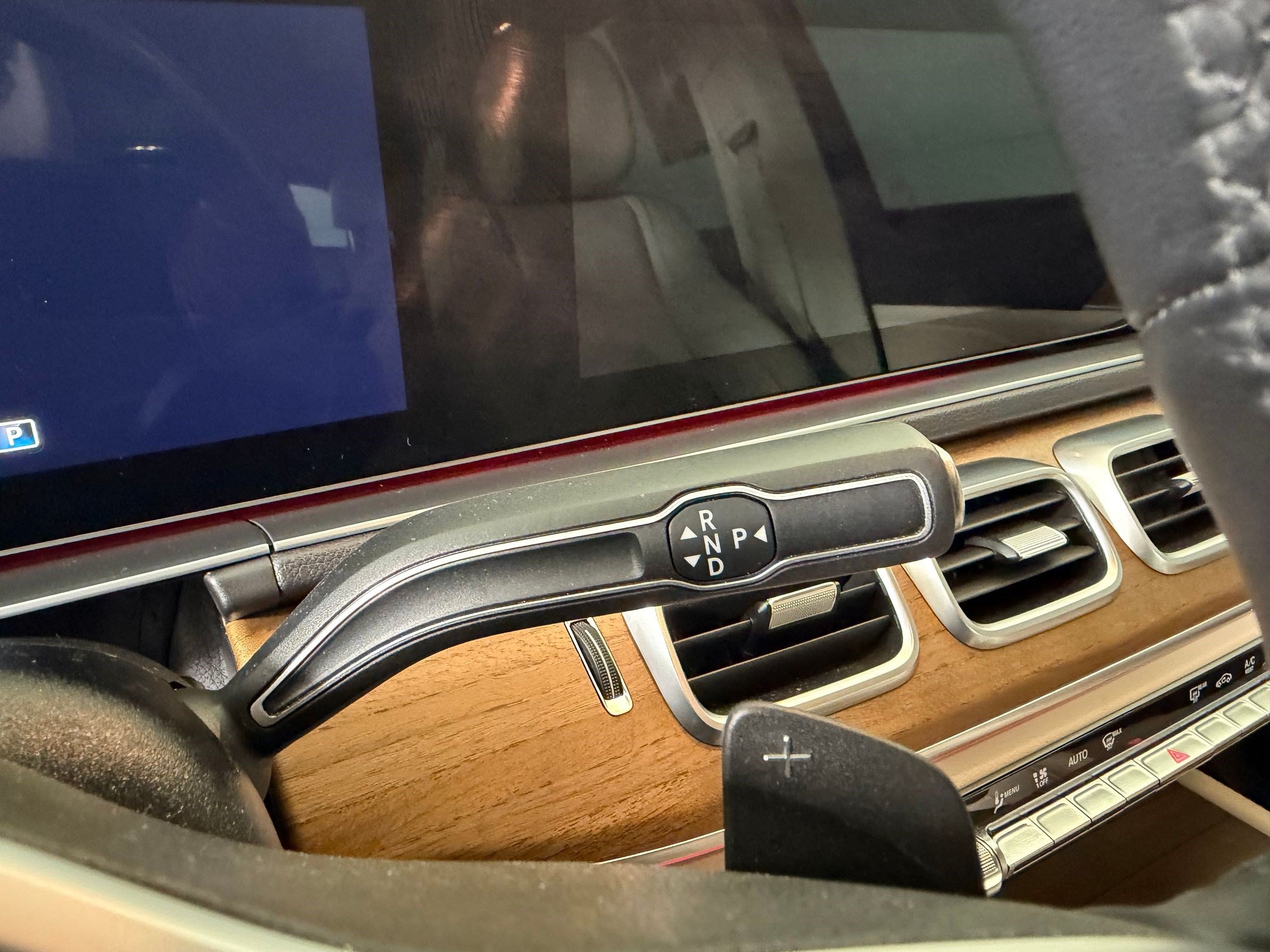 Used 2022 Mercedes-Benz GLE 350 4MATIC w/ Premium Package image 17