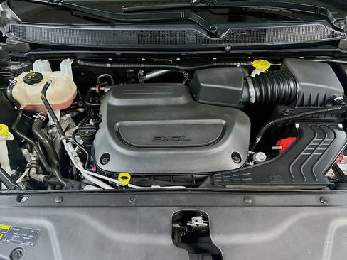 Used 2021 Chrysler Pacifica Limited w/ Premium & Safety Sphere Group image 34