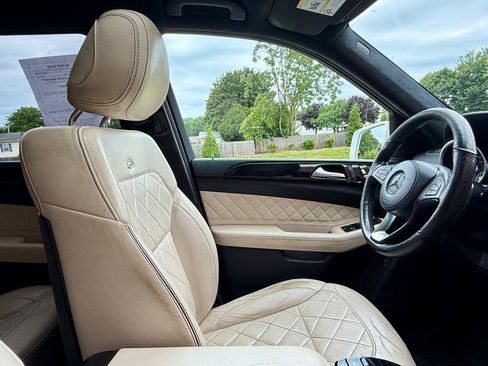 Used 2017 Mercedes-Benz GLS 450 4MATIC image 26