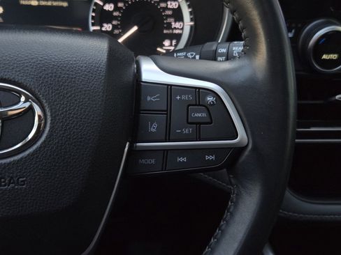 Certified 2024 Toyota Highlander XLE image 22