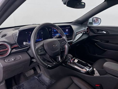 Used 2024 Chevrolet Trax RS w/ Sunroof Package image 11