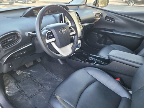 Used 2017 Toyota Prius Prime Advanced w/ Carpet Mat Package FWD image 11