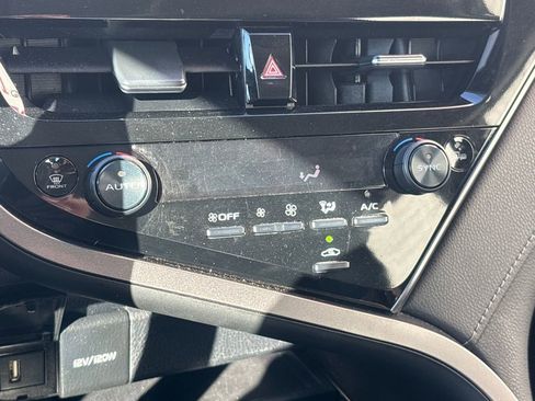 Used 2023 Toyota Camry SE image 12