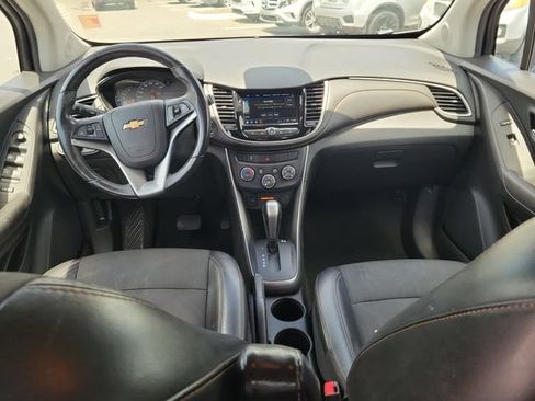 Used 2018 Chevrolet Trax LT w/ LT Convenience Package AWD/4WD image 13