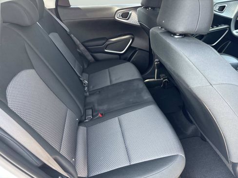 Used 2025 Kia Soul LX w/ LX Technology Package FWD image 20