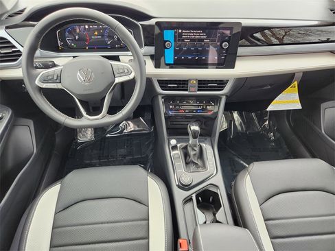 New 2026 Volkswagen Taos SEL image 2
