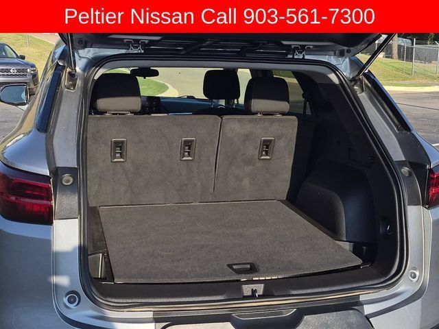 Used 2025 Chevrolet Blazer LT FWD image 8