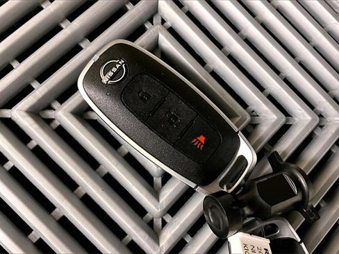 Used 2025 Nissan Kicks SV image 10