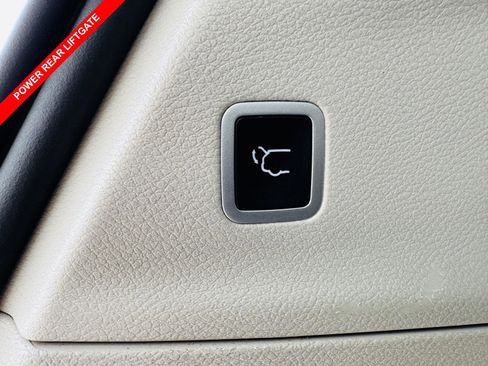 Used 2023 Chrysler Pacifica Touring-L image 13