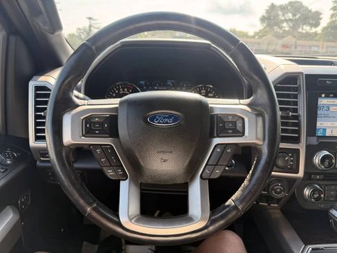 Used 2017 Ford F150 Platinum w/ Equipment Group 701A Luxury AWD/4WD image 16