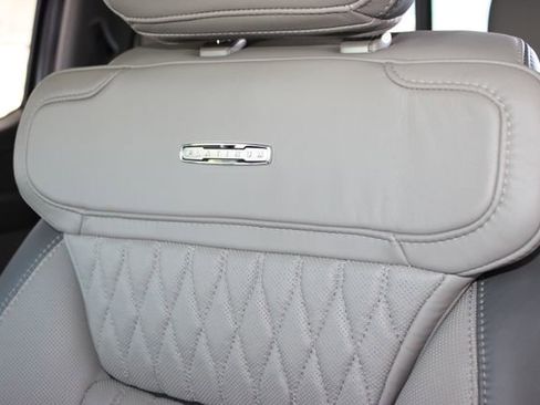 Used 2025 Ford F450 Platinum w/ Platinum Plus Package AWD/4WD image 30