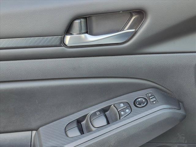 Used 2025 Nissan Altima 2.5 SV FWD image 11