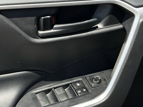Used 2021 Toyota RAV4 LE w/ Carpet Mat Package (TMS) FWD image 22
