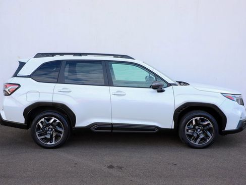 Used 2025 Subaru Forester Limited image 3