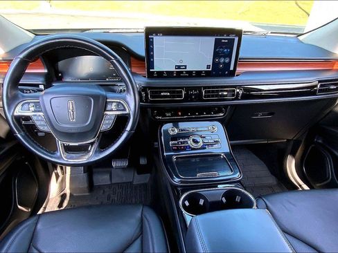Used 2023 Lincoln Nautilus Reserve AWD/4WD image 13