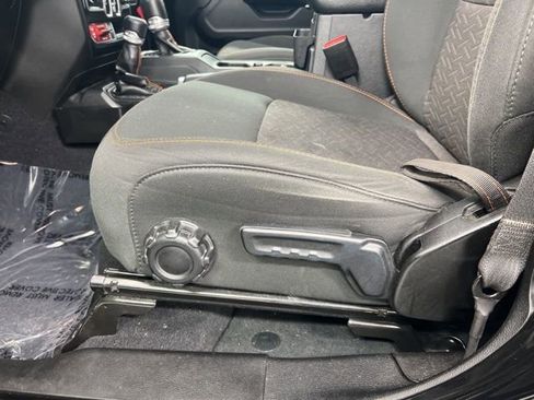 Used 2022 Jeep Gladiator Mojave w/ Cold Weather Group image 12