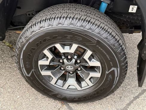 Used 2022 Toyota Tacoma TRD Off-Road w/ Black Out Package (TMS) AWD/4WD image 6