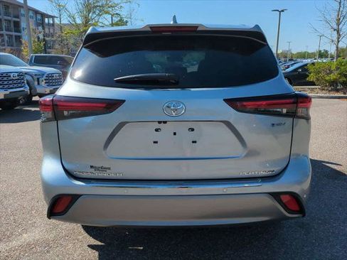 Certified 2025 Toyota Highlander Platinum image 5
