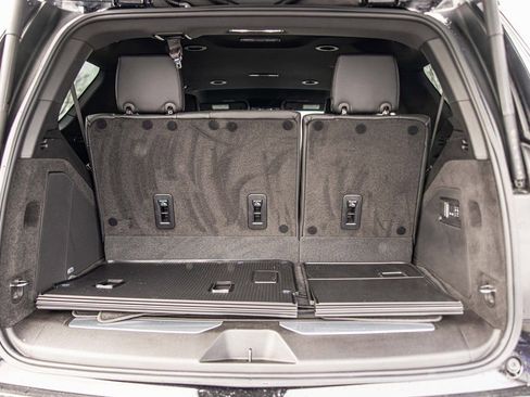 Used 2025 Cadillac Escalade Luxury image 17