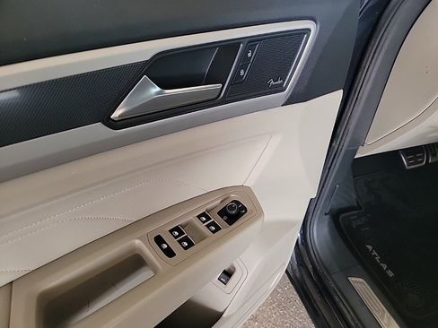 Used 2022 Volkswagen Atlas SEL Premium image 12