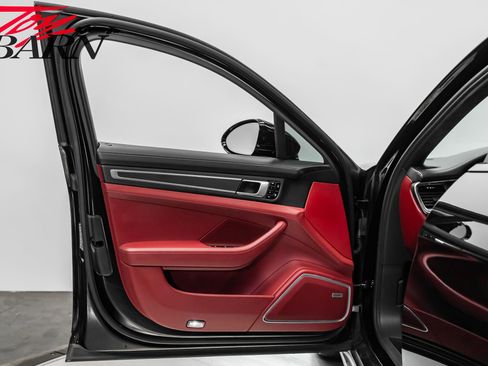 Used 2019 Porsche Panamera GTS image 17