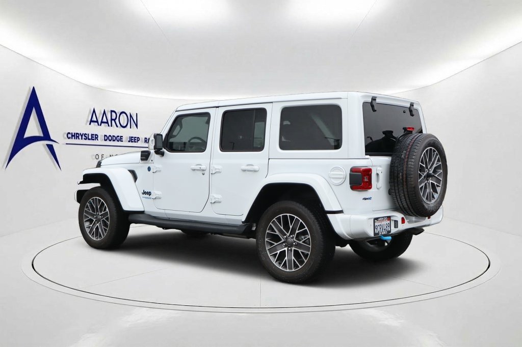 Used 2022 Jeep Wrangler Unlimited Sahara AWD/4WD image 7