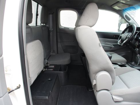 Used 2013 Toyota Tacoma 4x4 Access Cab w/ SR5 Pkg image 26