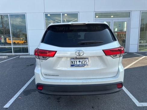 Used 2019 Toyota Highlander LE image 3