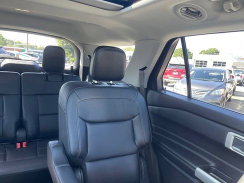 Used 2021 Ford Explorer XLT w/ Equipment Group 202A AWD/4WD image 14