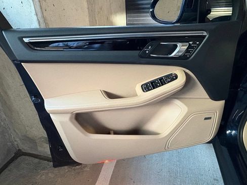 Used 2021 Porsche Macan AWD/4WD image 20