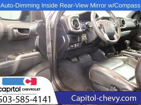 Used 2018 Toyota Tacoma TRD Sport AWD/4WD image 10