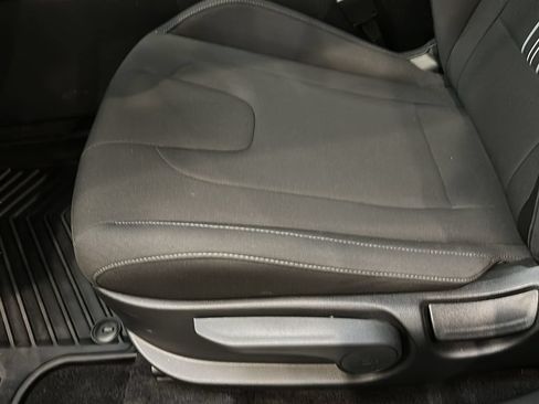 Certified 2025 Hyundai Elantra Sport FWD image 12