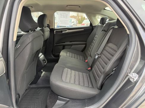 Used 2017 Ford Fusion SE image 18