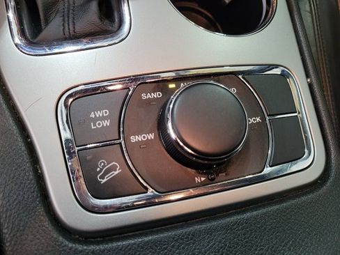 Used 2018 Jeep Grand Cherokee Limited image 38