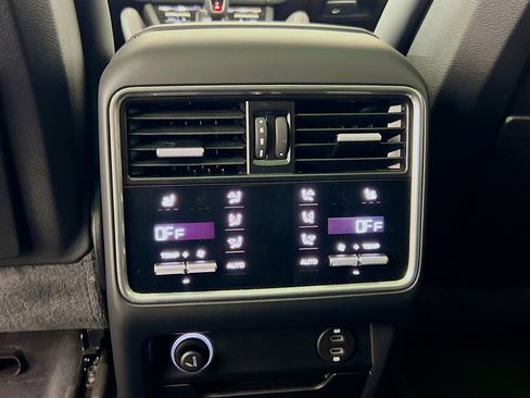 Used 2022 Porsche Cayenne Platinum Edition w/ Premium Package Plus image 27