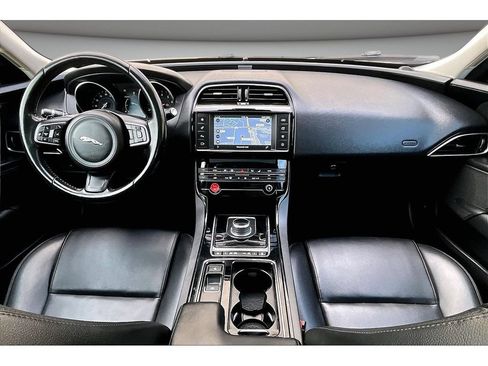 Used 2018 Jaguar XE Premium AWD/4WD image 10